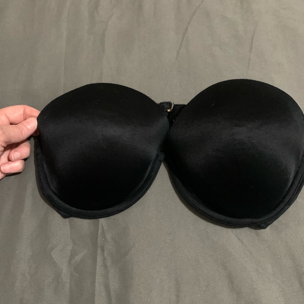Elegant Black Strapless Bra